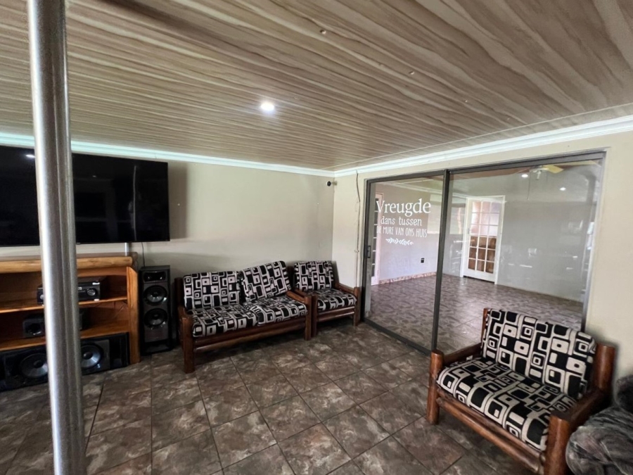 6 Bedroom Property for Sale in Boltonwold Gauteng