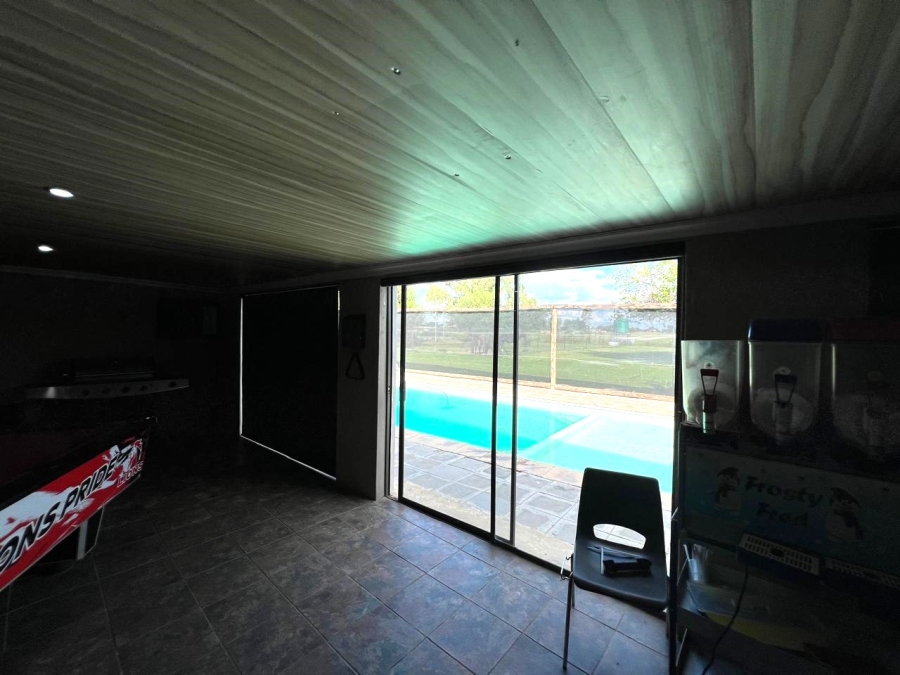 6 Bedroom Property for Sale in Boltonwold Gauteng