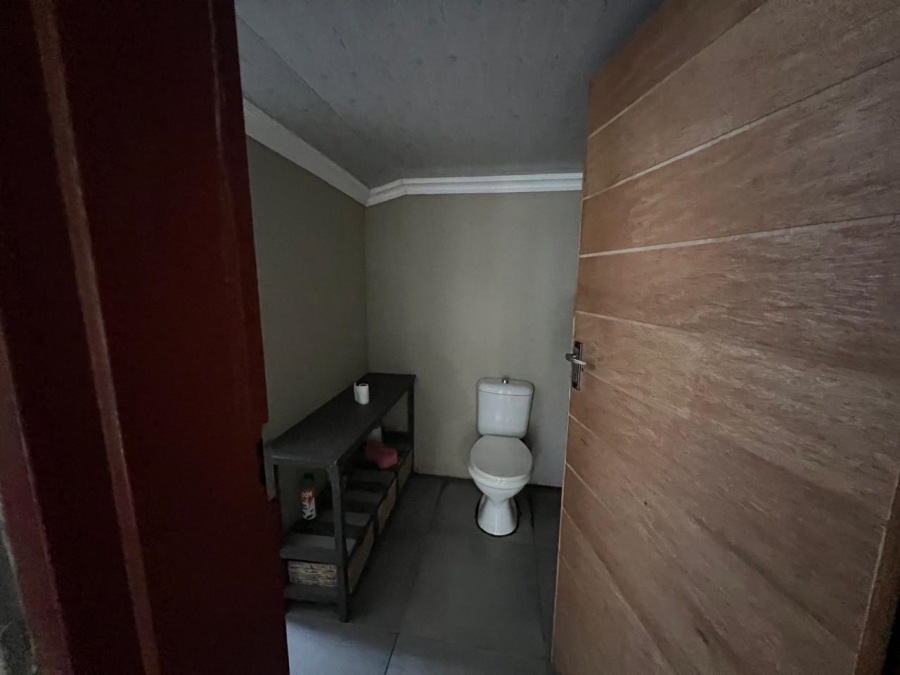 6 Bedroom Property for Sale in Boltonwold Gauteng
