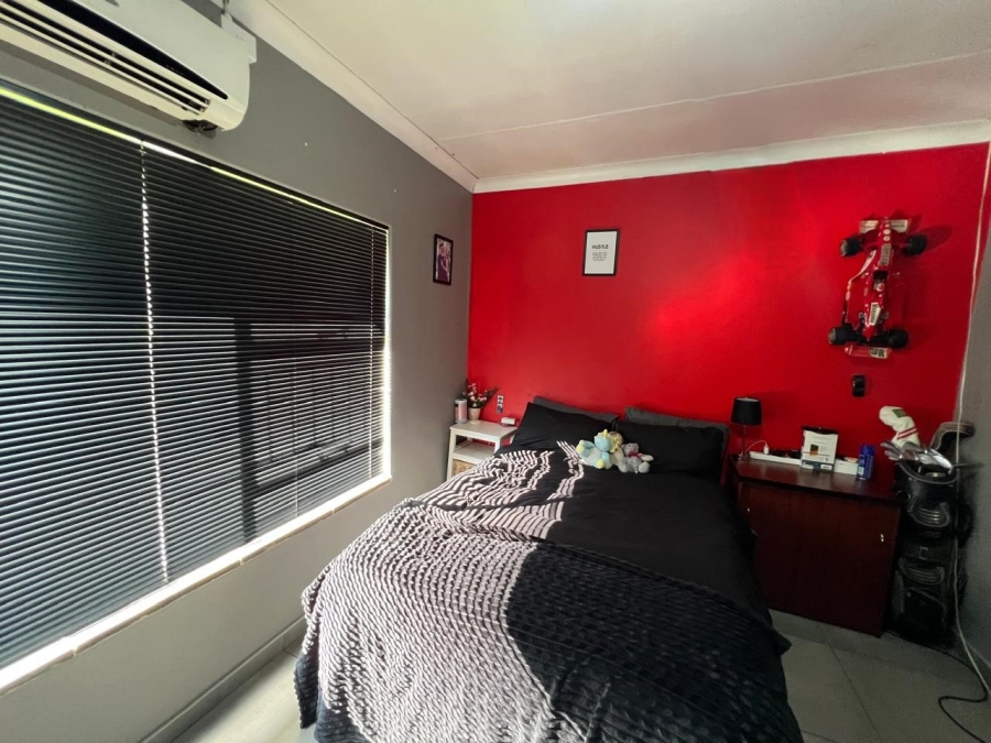 6 Bedroom Property for Sale in Boltonwold Gauteng