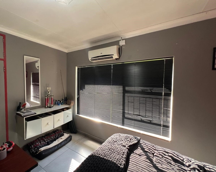 6 Bedroom Property for Sale in Boltonwold Gauteng