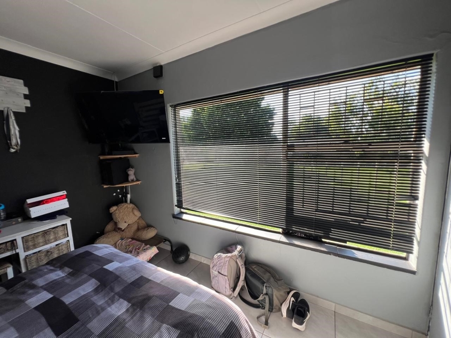 6 Bedroom Property for Sale in Boltonwold Gauteng