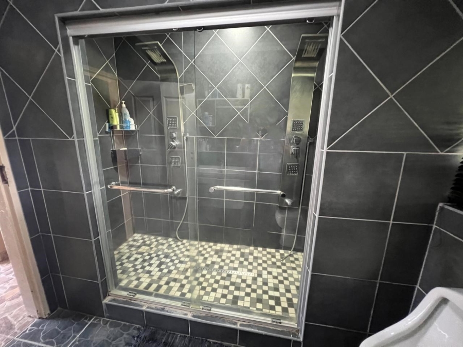 6 Bedroom Property for Sale in Boltonwold Gauteng