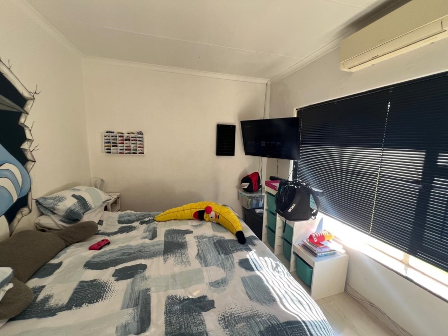 6 Bedroom Property for Sale in Boltonwold Gauteng