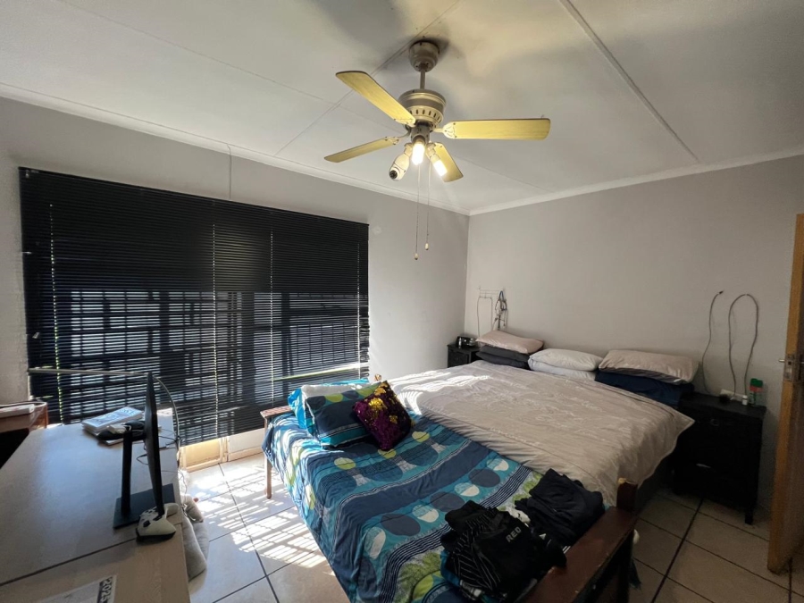 6 Bedroom Property for Sale in Boltonwold Gauteng