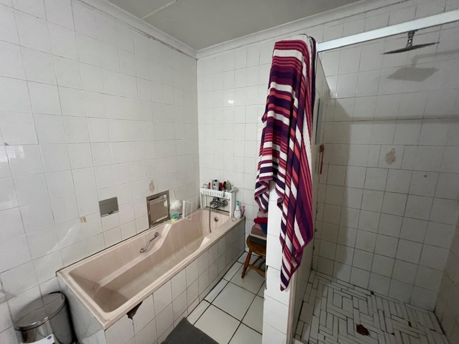 6 Bedroom Property for Sale in Boltonwold Gauteng