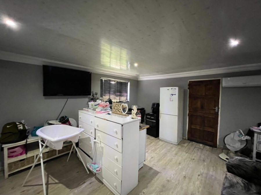 6 Bedroom Property for Sale in Boltonwold Gauteng