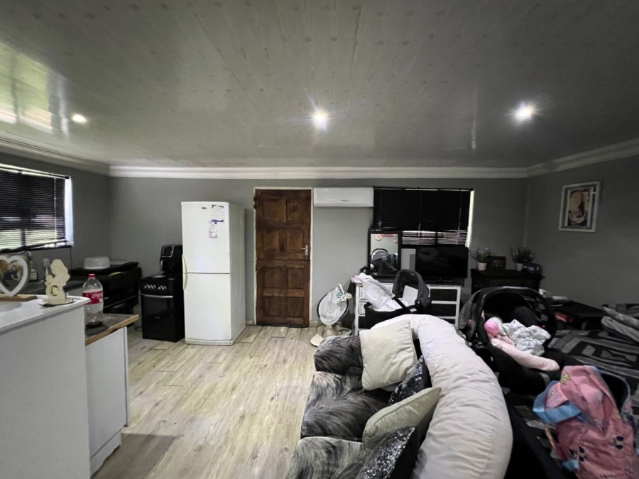 6 Bedroom Property for Sale in Boltonwold Gauteng