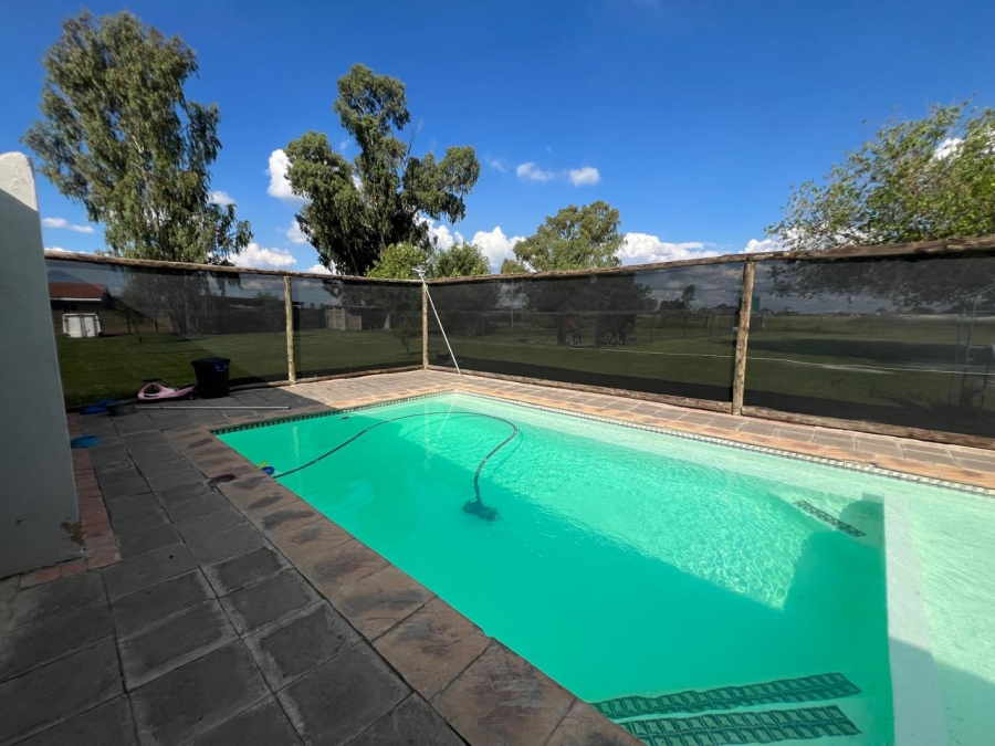 6 Bedroom Property for Sale in Boltonwold Gauteng