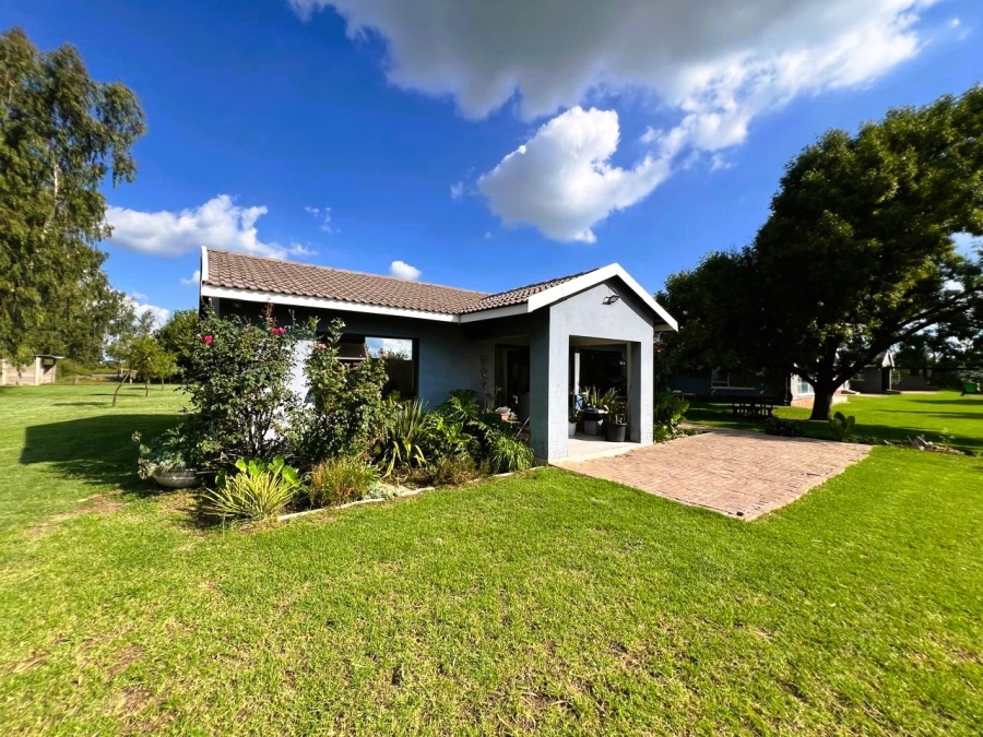 6 Bedroom Property for Sale in Boltonwold Gauteng