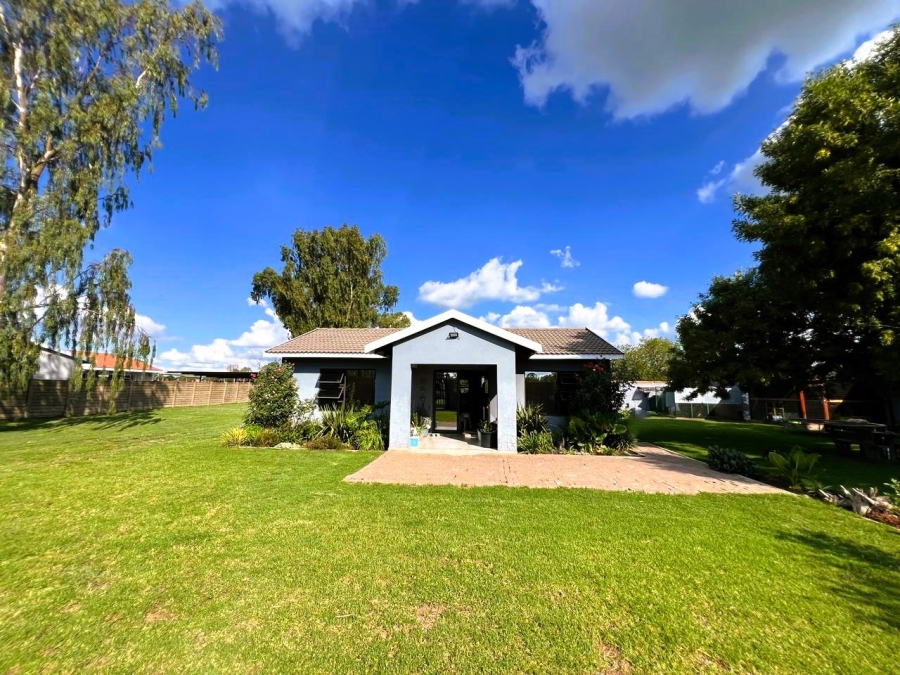 6 Bedroom Property for Sale in Boltonwold Gauteng