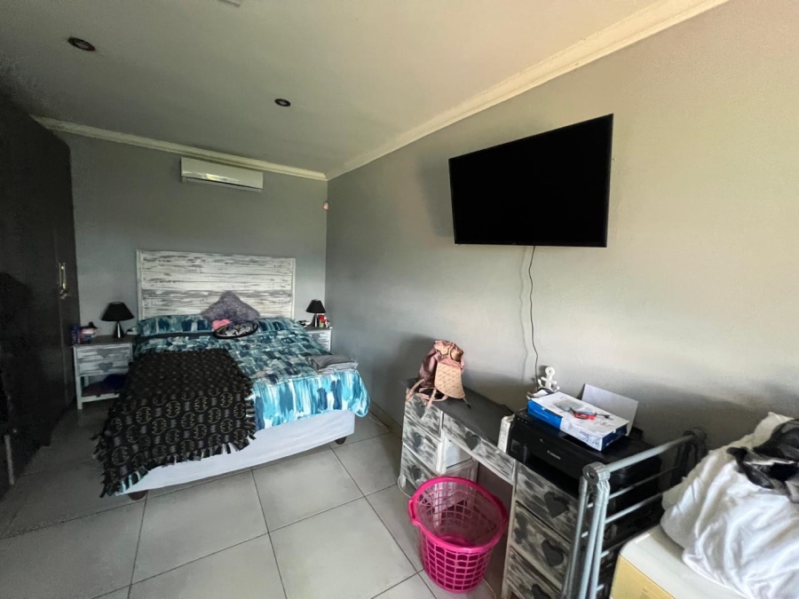 6 Bedroom Property for Sale in Boltonwold Gauteng