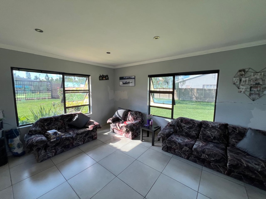 6 Bedroom Property for Sale in Boltonwold Gauteng