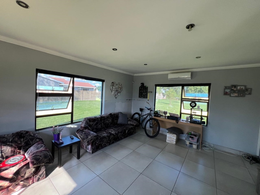 6 Bedroom Property for Sale in Boltonwold Gauteng