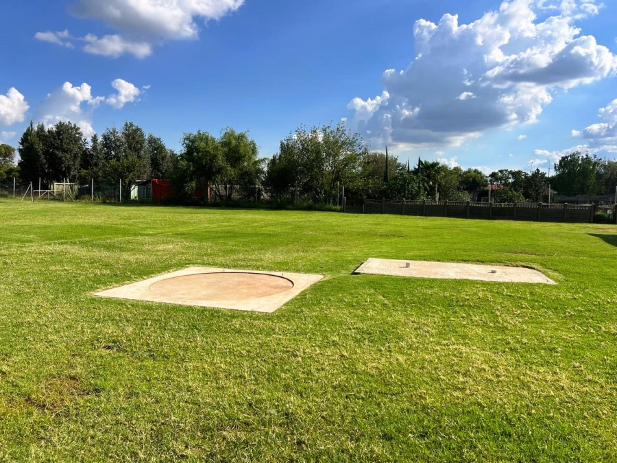 6 Bedroom Property for Sale in Boltonwold Gauteng