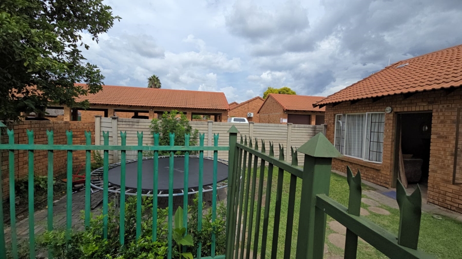3 Bedroom Property for Sale in Annlin Gauteng