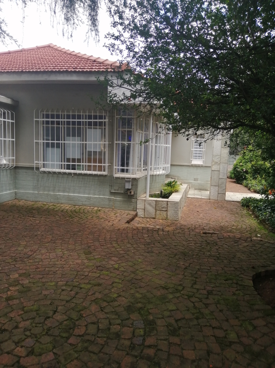 10 Bedroom Property for Sale in Highlands North Gauteng
