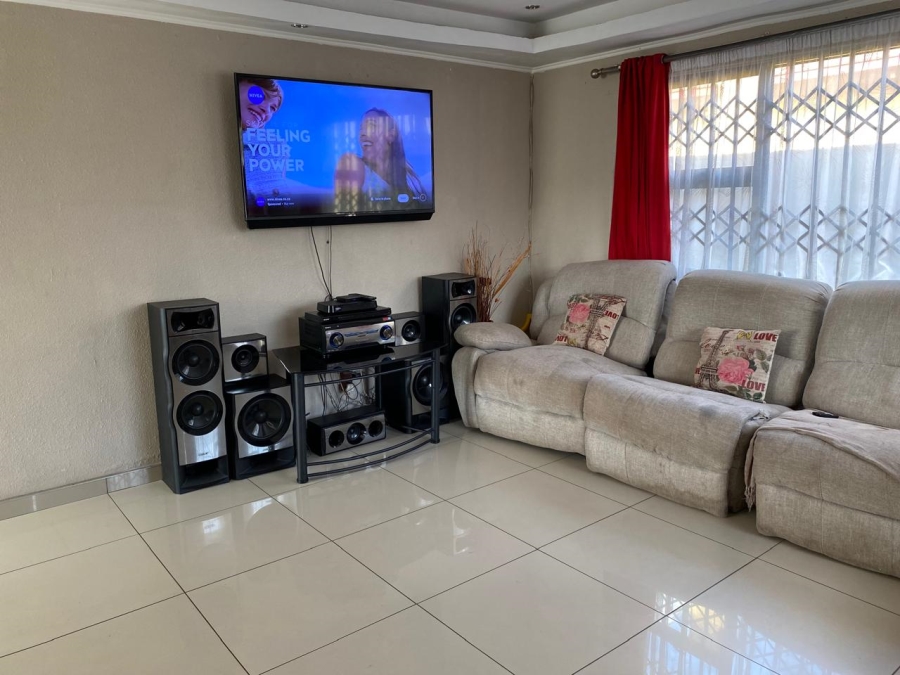 3 Bedroom Property for Sale in Protea Glen Gauteng