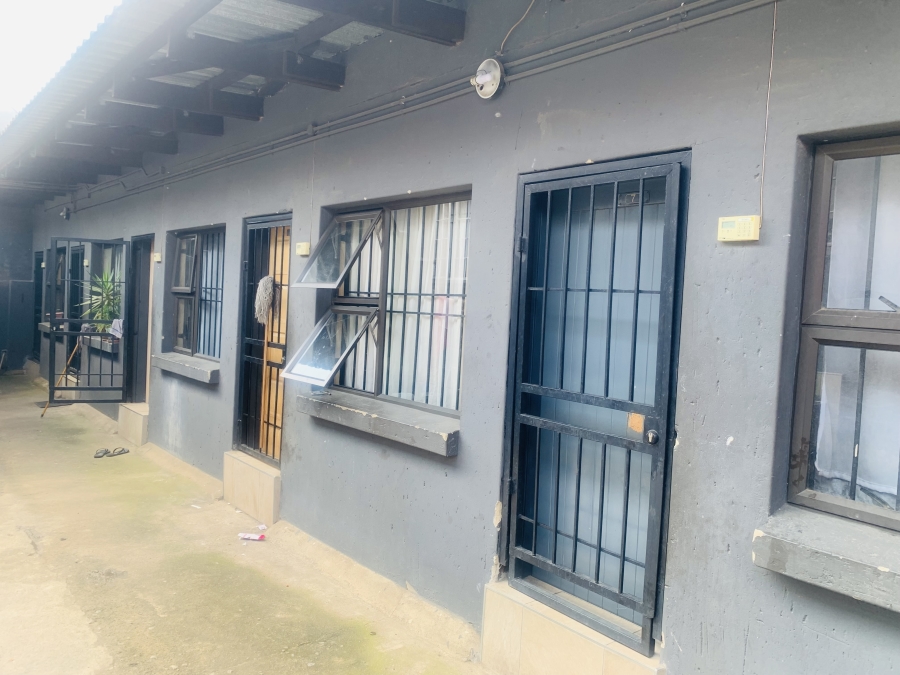 6 Bedroom Property for Sale in Malvern Gauteng