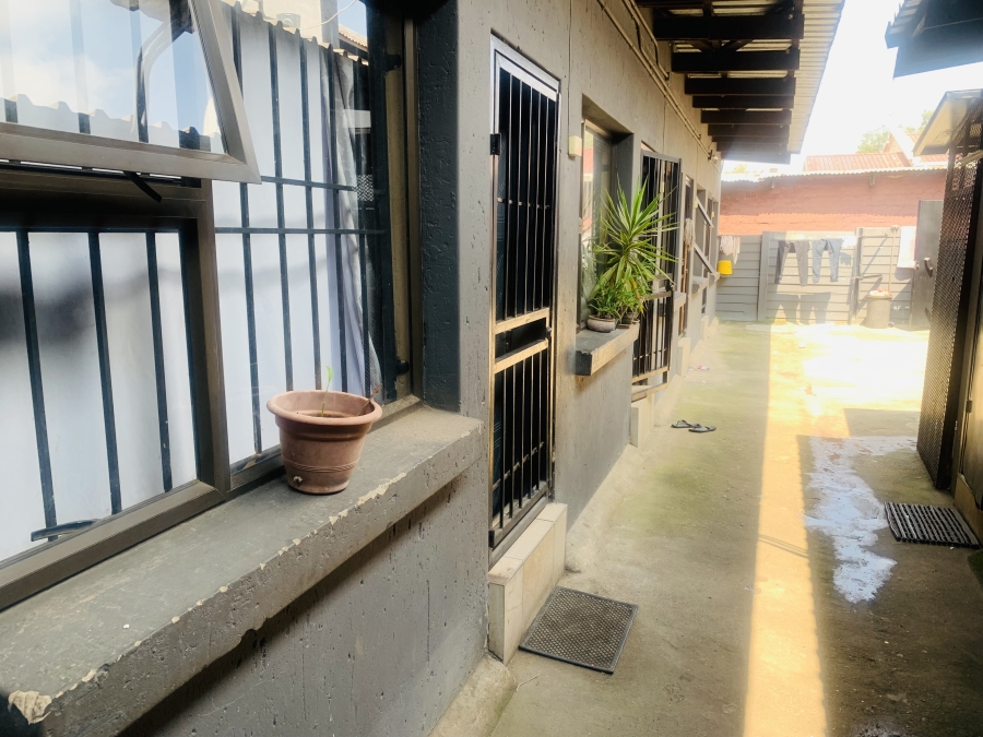 6 Bedroom Property for Sale in Malvern Gauteng