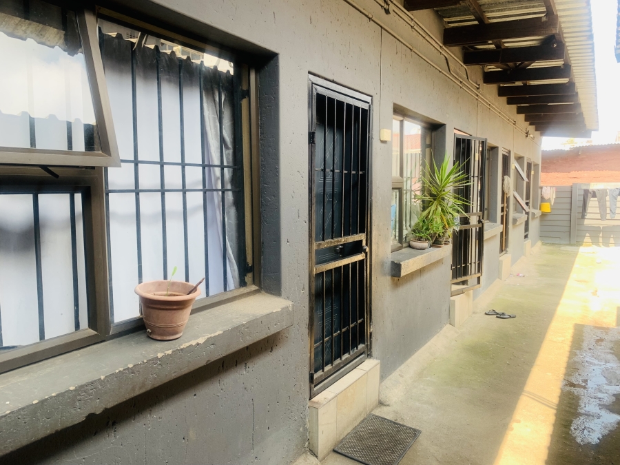 6 Bedroom Property for Sale in Malvern Gauteng