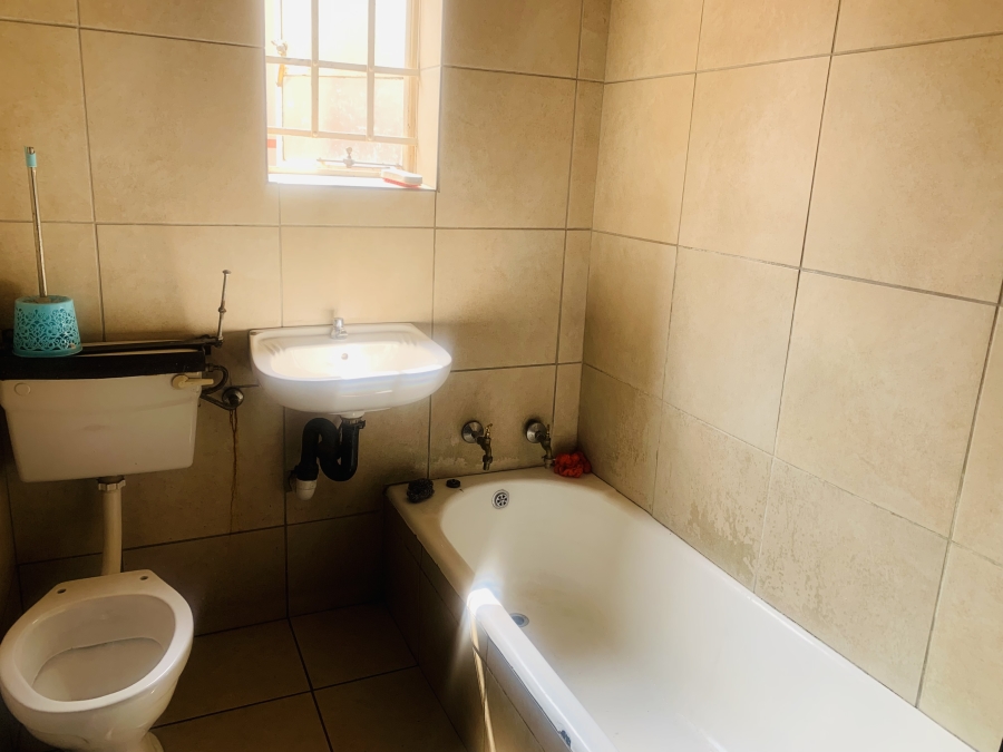 6 Bedroom Property for Sale in Malvern Gauteng