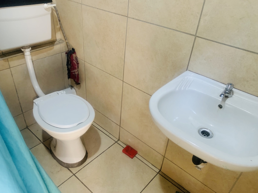 6 Bedroom Property for Sale in Malvern Gauteng