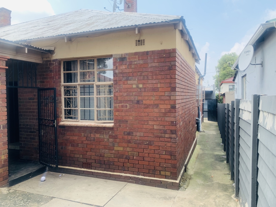 6 Bedroom Property for Sale in Malvern Gauteng