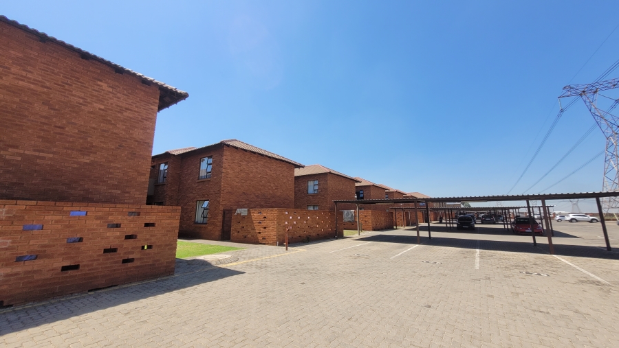 2 Bedroom Property for Sale in Albertsdal Gauteng