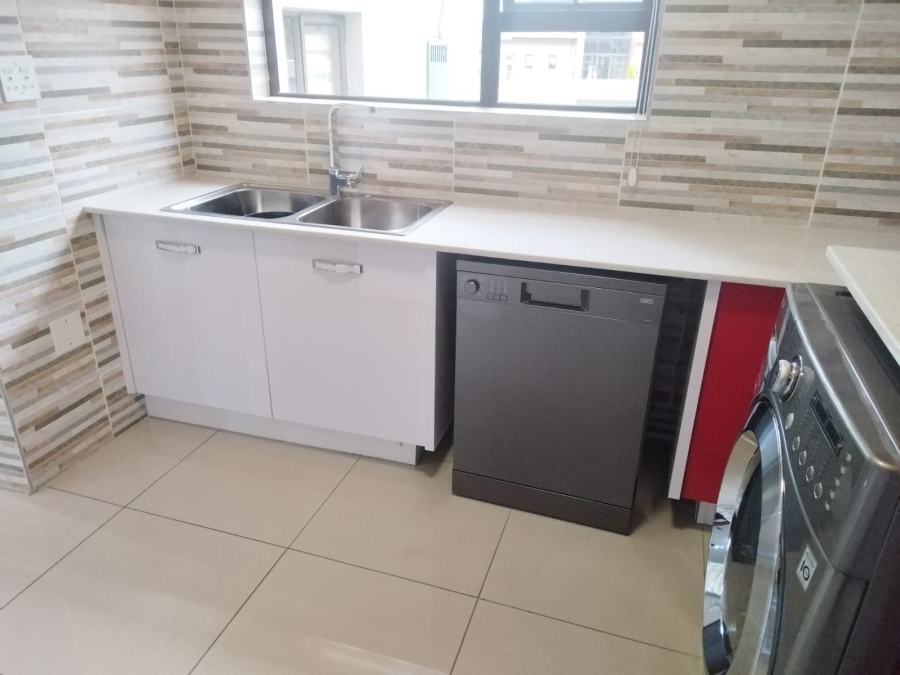 5 Bedroom Property for Sale in Kosmosdal Gauteng