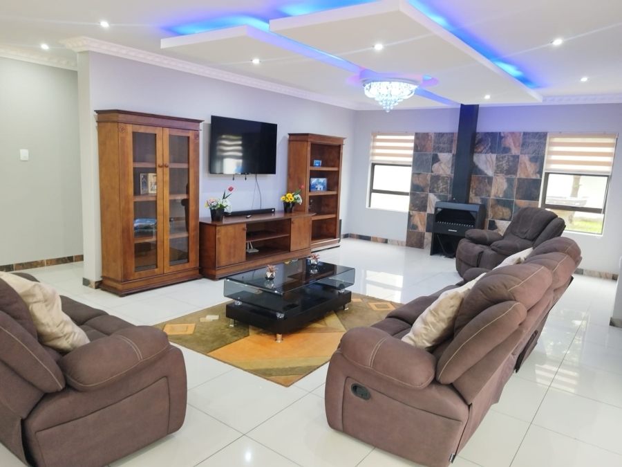 5 Bedroom Property for Sale in Kosmosdal Gauteng