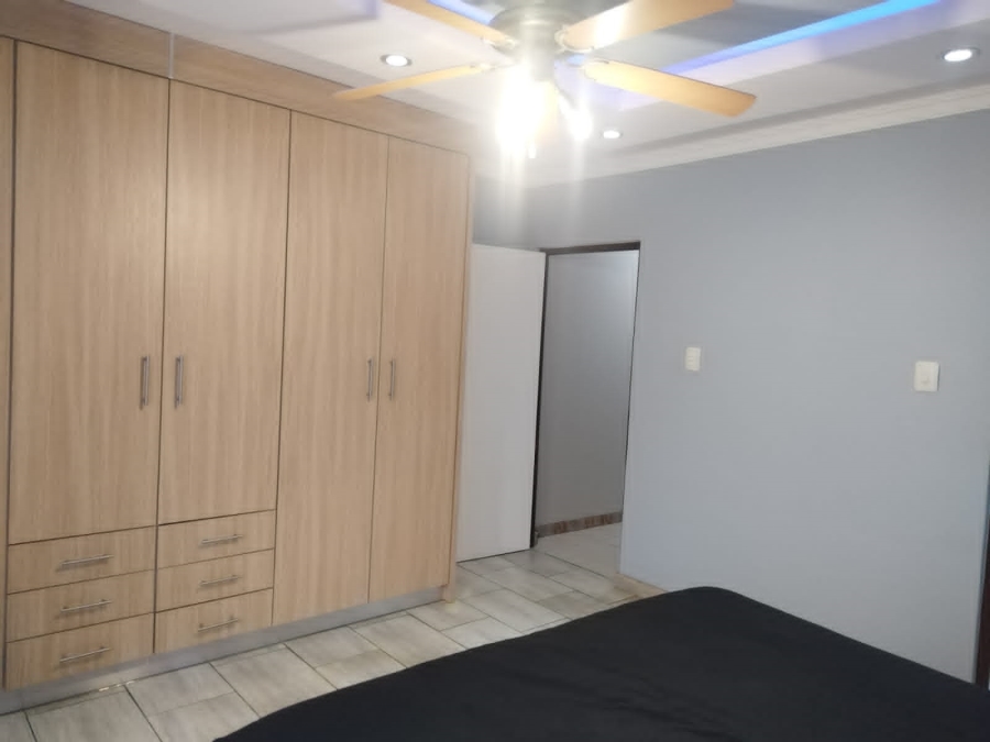 5 Bedroom Property for Sale in Kosmosdal Gauteng