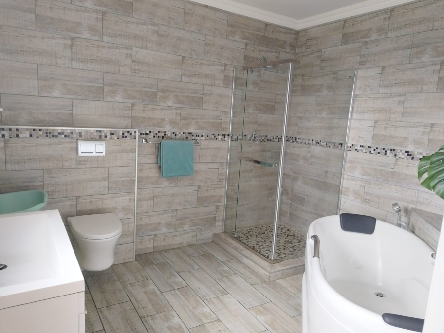 5 Bedroom Property for Sale in Kosmosdal Gauteng