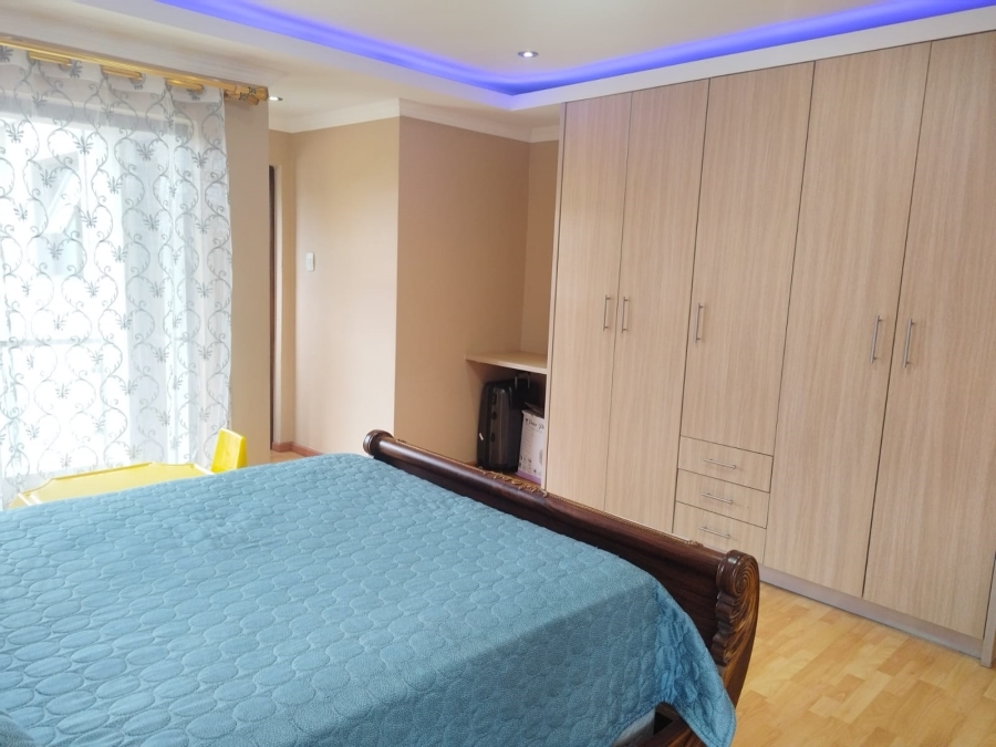 5 Bedroom Property for Sale in Kosmosdal Gauteng