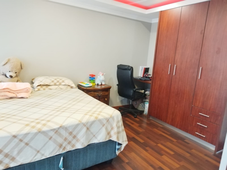 5 Bedroom Property for Sale in Kosmosdal Gauteng