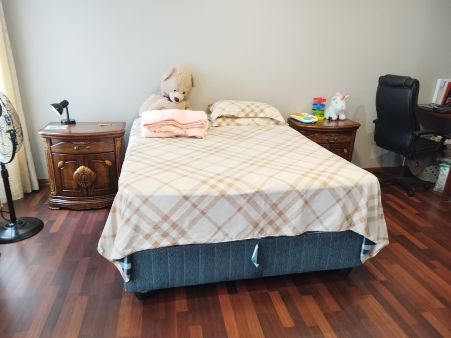 5 Bedroom Property for Sale in Kosmosdal Gauteng