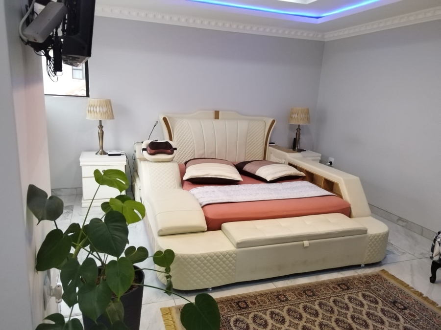 5 Bedroom Property for Sale in Kosmosdal Gauteng