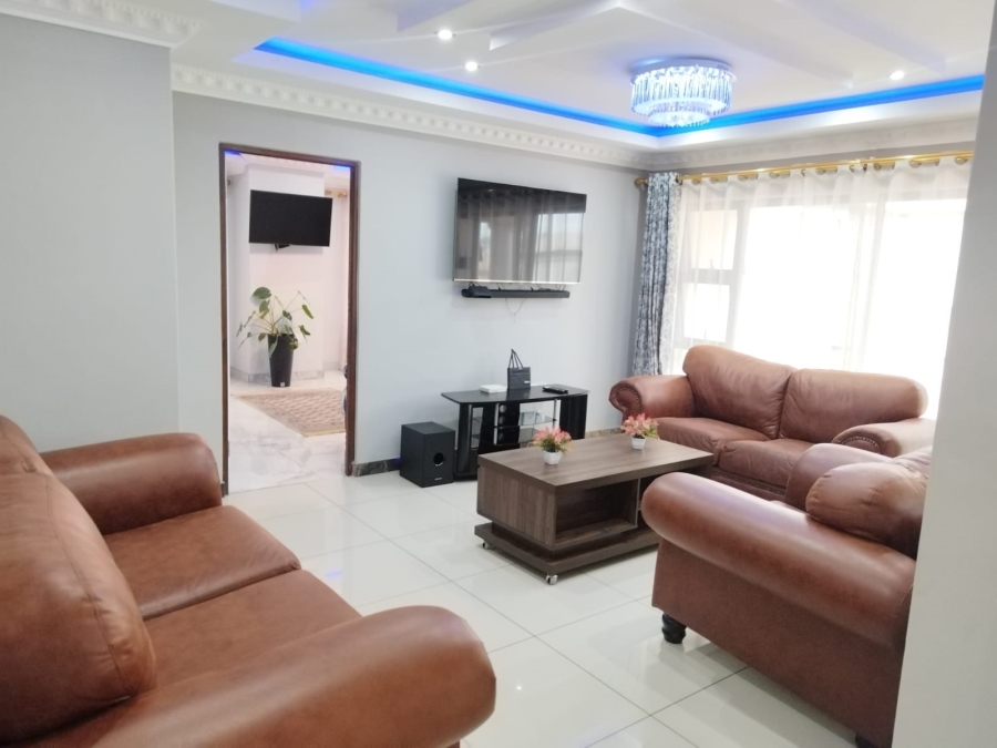 5 Bedroom Property for Sale in Kosmosdal Gauteng
