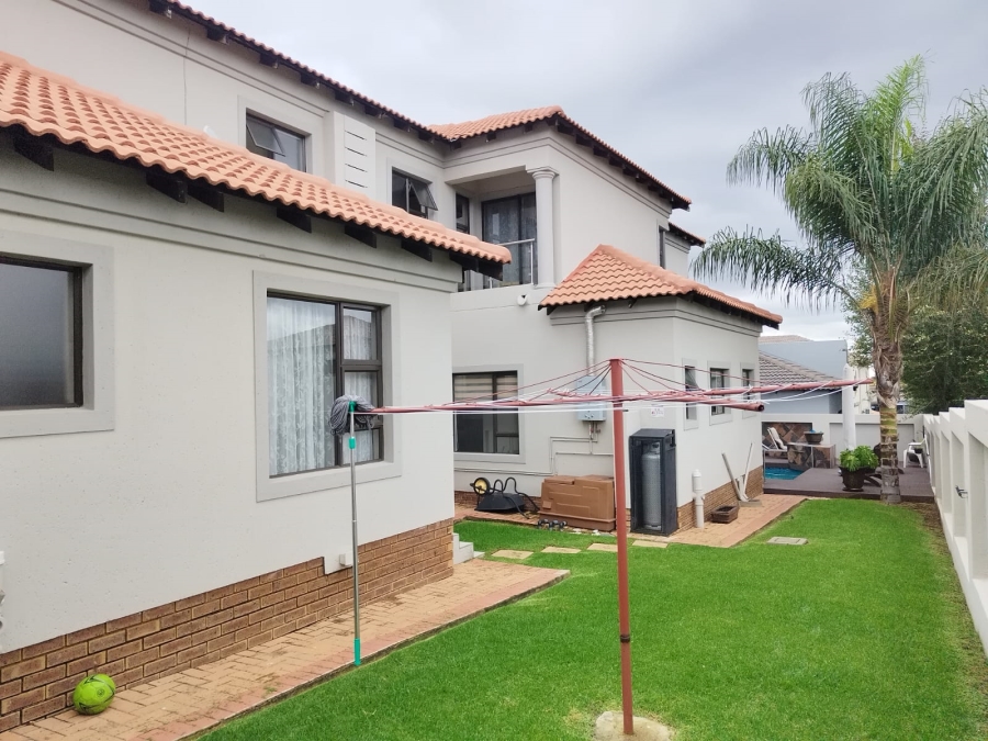 5 Bedroom Property for Sale in Kosmosdal Gauteng