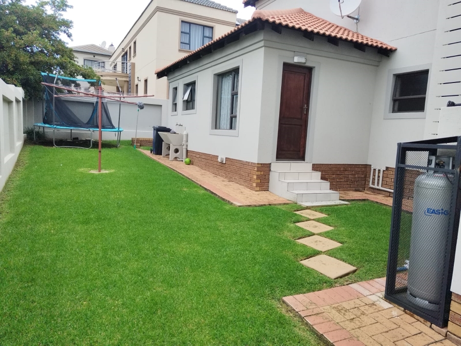 5 Bedroom Property for Sale in Kosmosdal Gauteng
