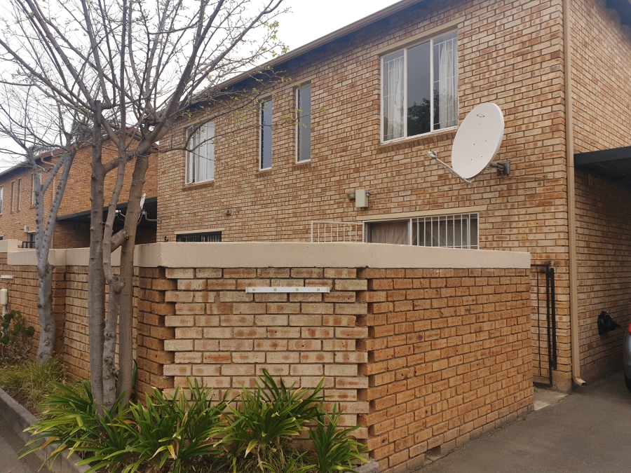 2 Bedroom Property for Sale in Strubensvallei Gauteng