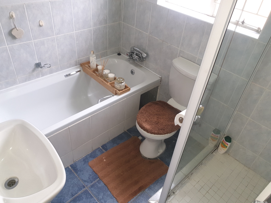 2 Bedroom Property for Sale in Strubensvallei Gauteng