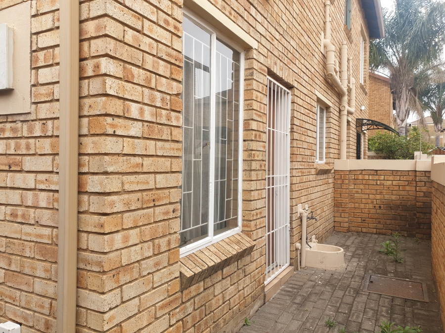 2 Bedroom Property for Sale in Strubensvallei Gauteng