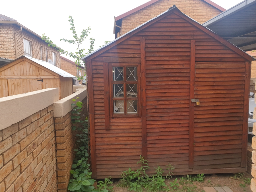 2 Bedroom Property for Sale in Strubensvallei Gauteng