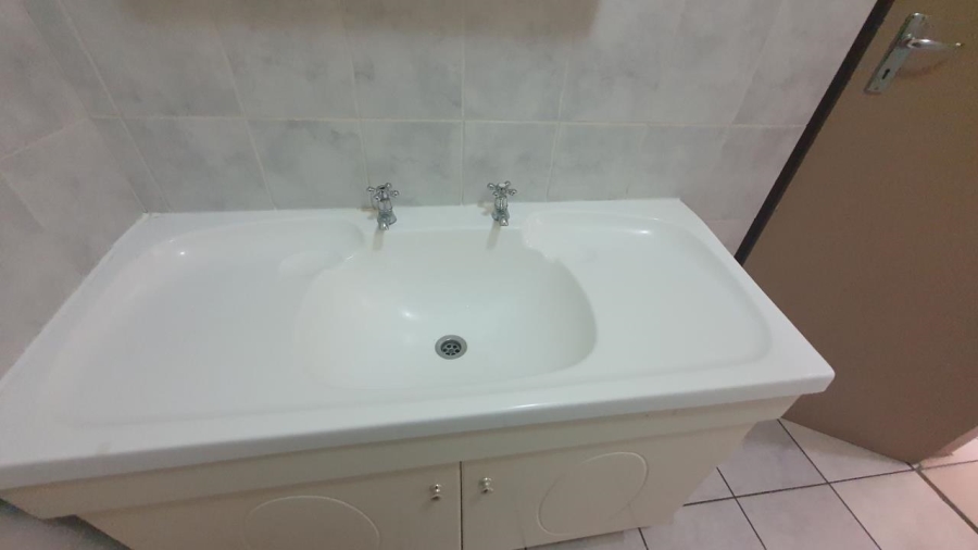To Let 2 Bedroom Property for Rent in Annlin Gauteng