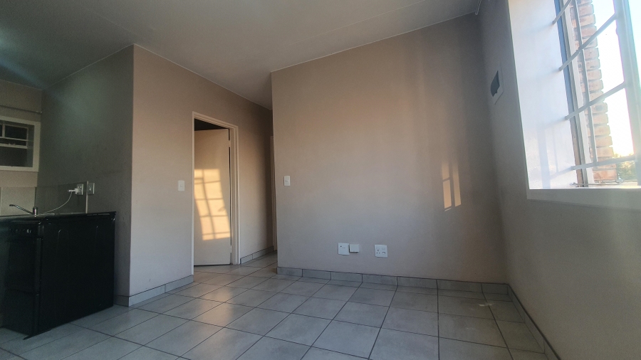 To Let 2 Bedroom Property for Rent in South Hills Gauteng