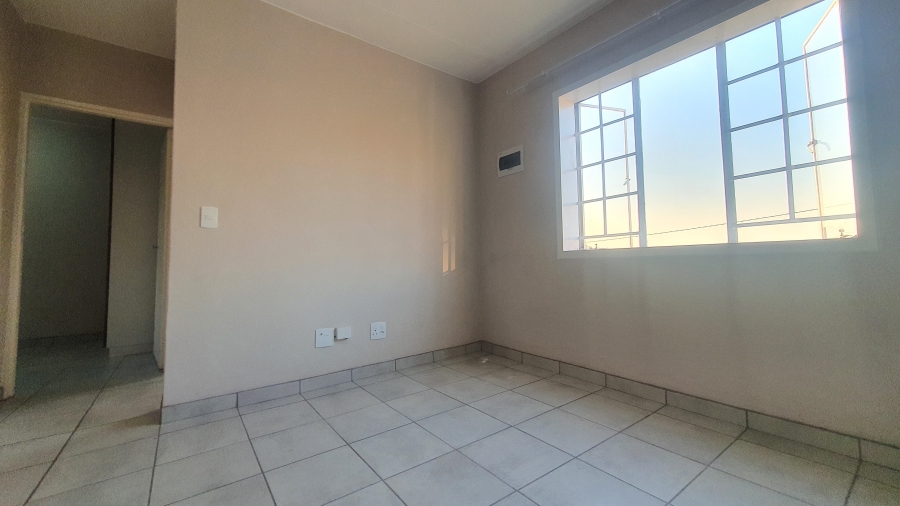 To Let 2 Bedroom Property for Rent in South Hills Gauteng