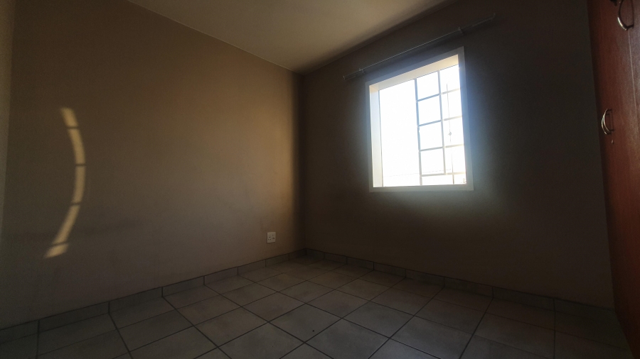 To Let 2 Bedroom Property for Rent in South Hills Gauteng