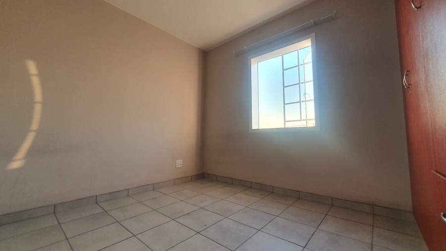 To Let 2 Bedroom Property for Rent in South Hills Gauteng