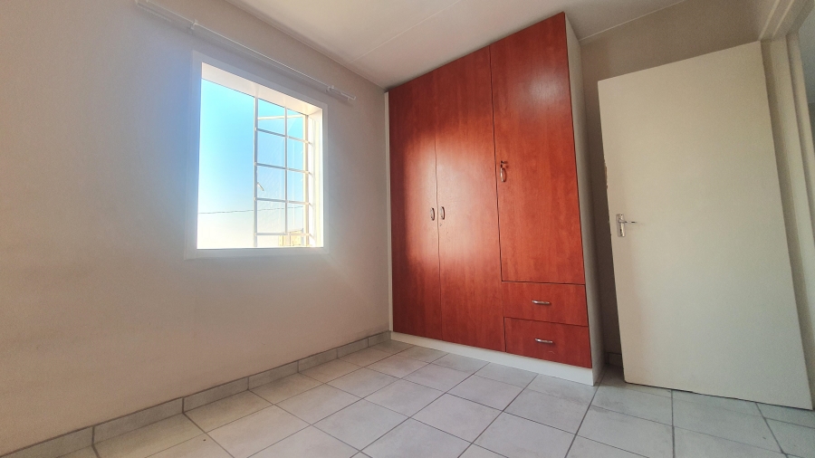 To Let 2 Bedroom Property for Rent in South Hills Gauteng